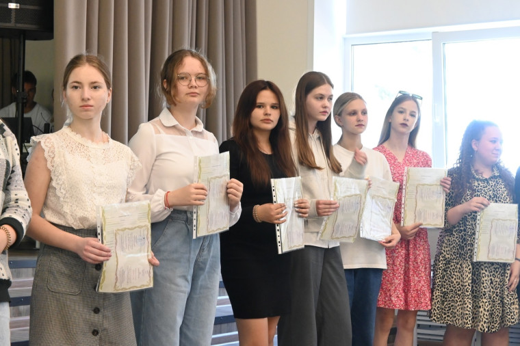 Вручение сертификатов.